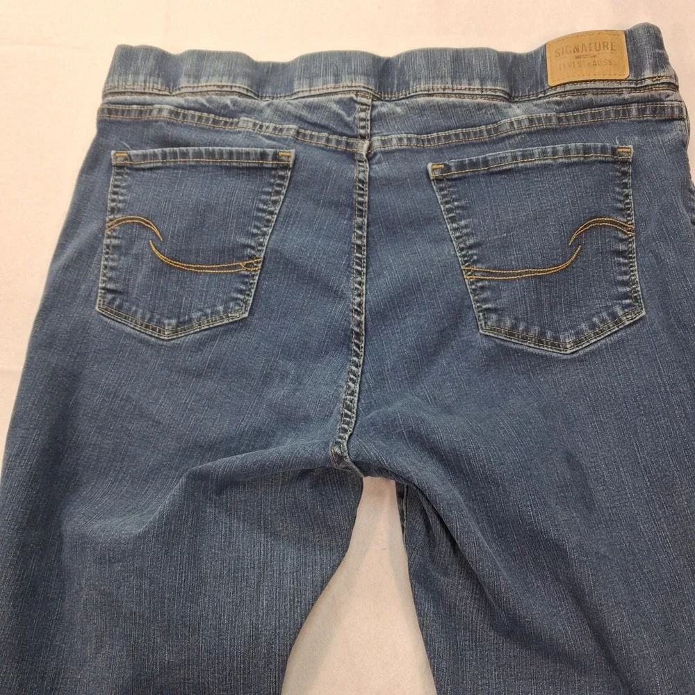 Signature by Levi Strauss Jeans Womens 18S Totally Shaping Blue Pull-On EUC